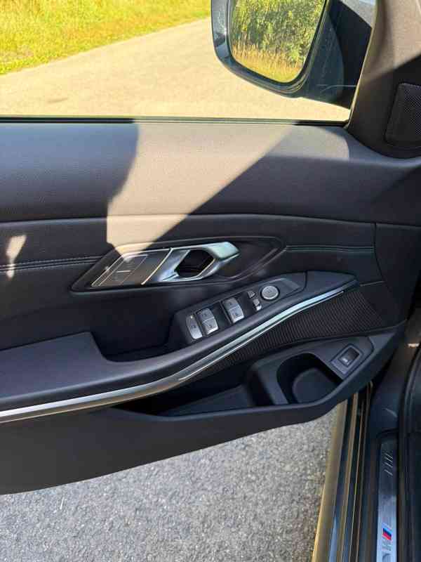 2021 BMW 320d xdrive touring g21 m sport,mhev,140 kw,Čr - foto 11