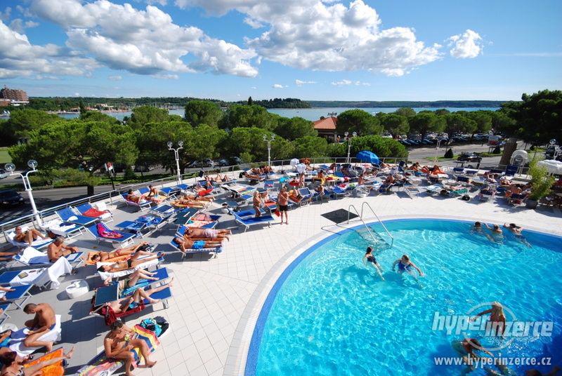 Club u Italskych hranic - foto 1