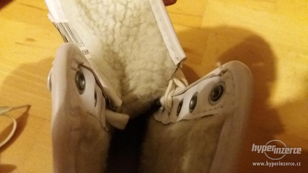 Prodám dívčí brusle s kožíškem - foto 3