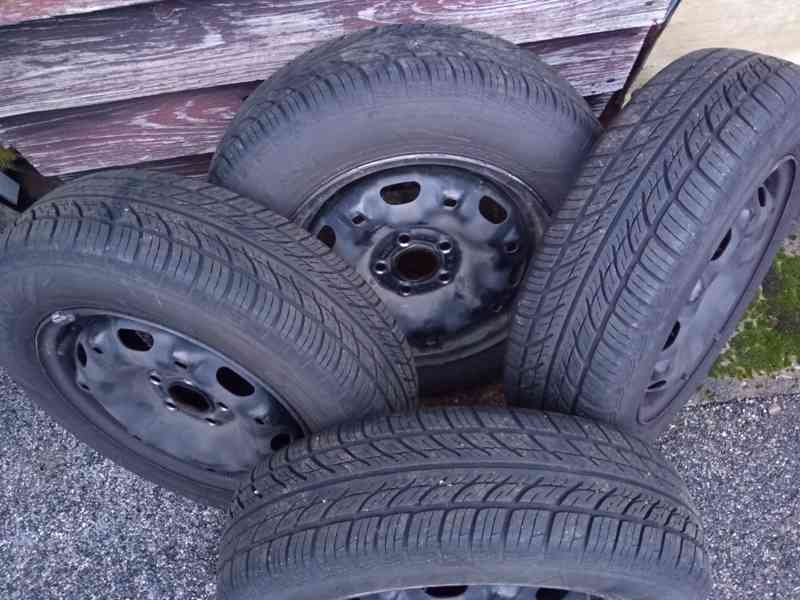 Prodám 4x letní pneu s diskem 165/70 R14 85T - foto 2
