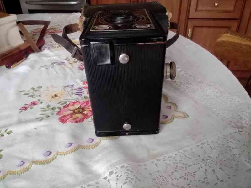 historický fotoaparát AGFA-box  s koženou brašnou - foto 5