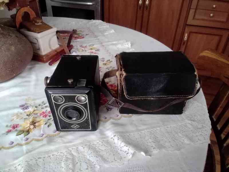 historický fotoaparát AGFA-box  s koženou brašnou
