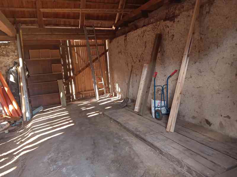 Hájovna na samotě v lese - foto 9