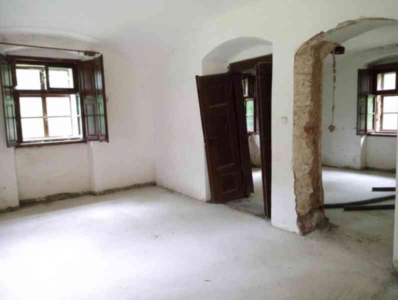 Hájovna na samotě v lese - foto 6