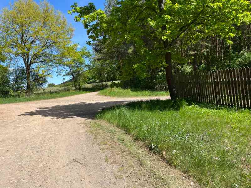 Hájovna na samotě v lese - foto 10