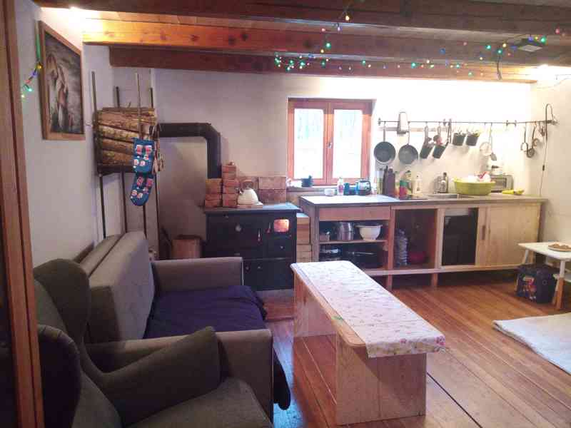 Hájovna na samotě v lese - foto 3