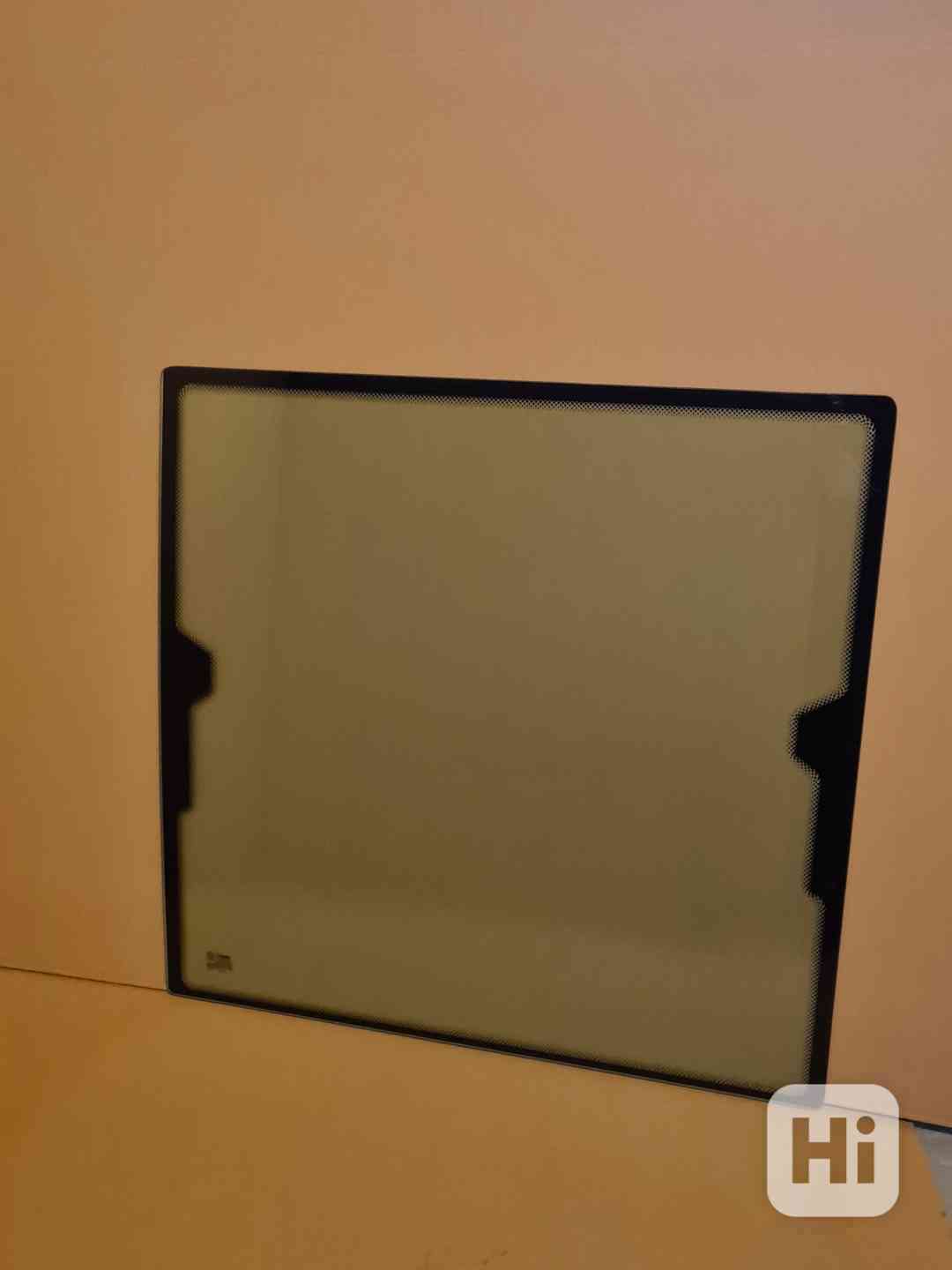sklá predné horné a dolné a dverové horné na KUBOTU KX027-4 - foto 1