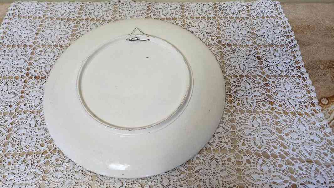 Krásný ručně malovaný plastický Talíř RDZ Majolika  - foto 5