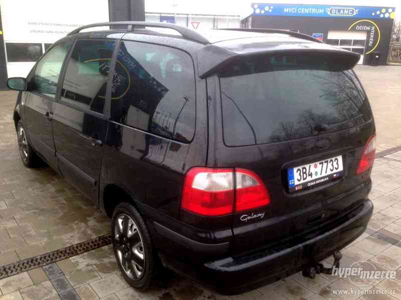 FORD GALAXY 1.9DI 96kw,GHIA,TAŽNÉ ZAŘÍZENÍ,DIGI.KLIMA,PAL.PC - foto 4