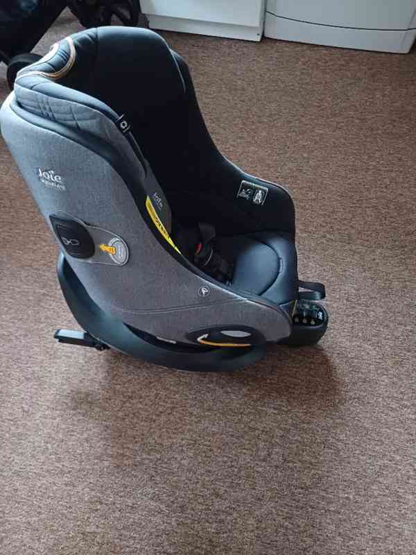 Autosedačku Joie s bází - foto 6