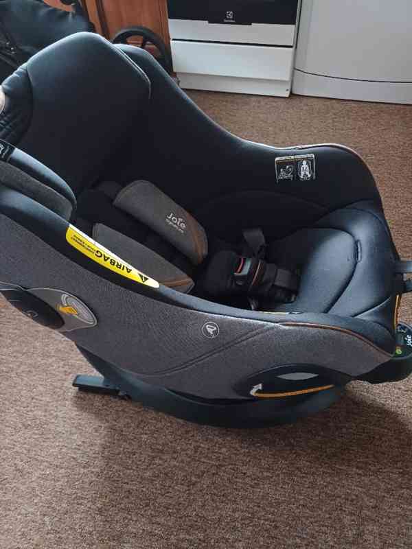 Autosedačku Joie s bází - foto 8