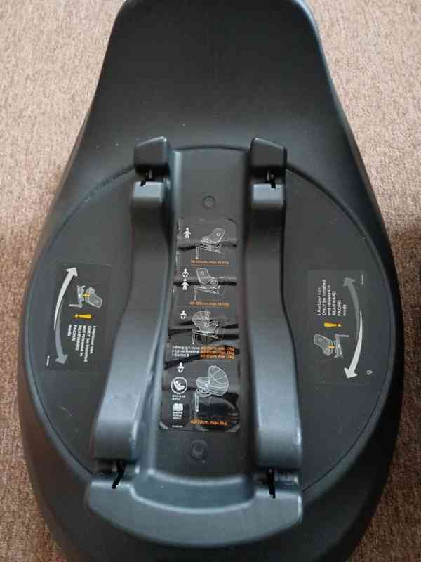 Autosedačku Joie s bází - foto 3