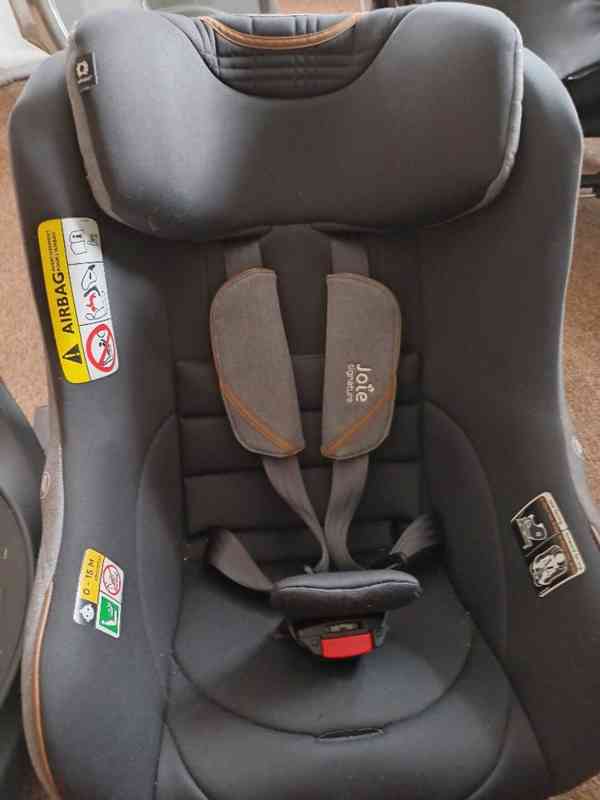 Autosedačku Joie s bází - foto 2