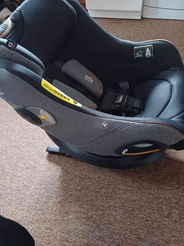 Autosedačku Joie s bází - foto 7