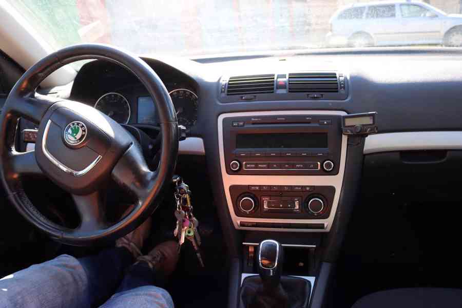 Škoda Octavia 2 Combi 1.6 TDI 77 kW - foto 12