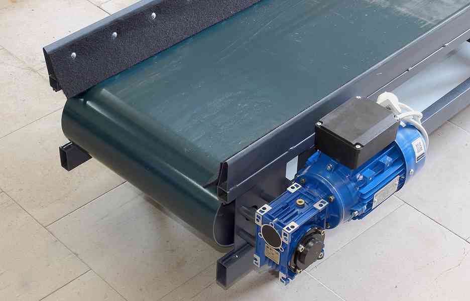 Pásový dopravník 300x40 cm s motorem, hladký - foto 4