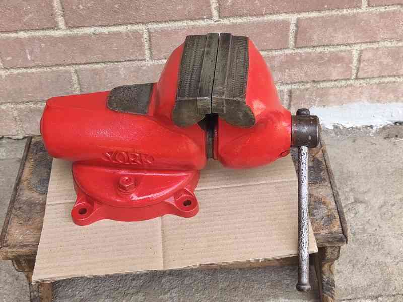 Prodám VELKÝ dílenský Profi Svěrák York 125.  - foto 8