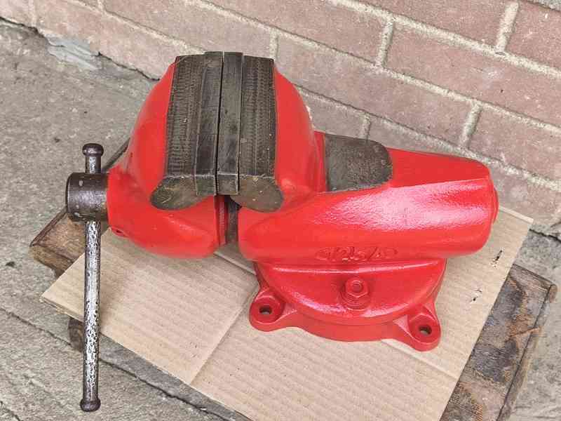 Prodám VELKÝ dílenský Profi Svěrák York 125.  - foto 5