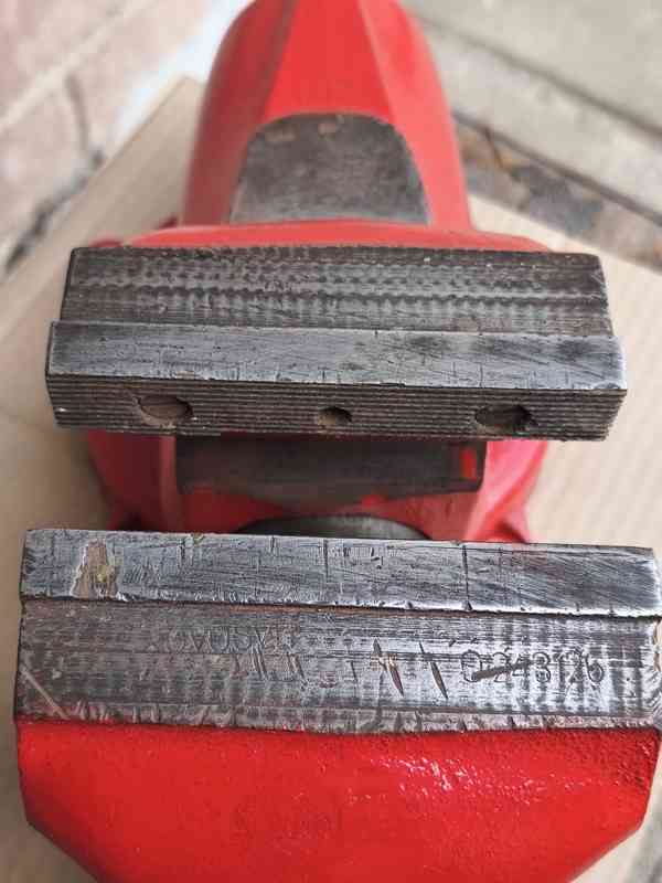 Prodám VELKÝ dílenský Profi Svěrák York 125.  - foto 3