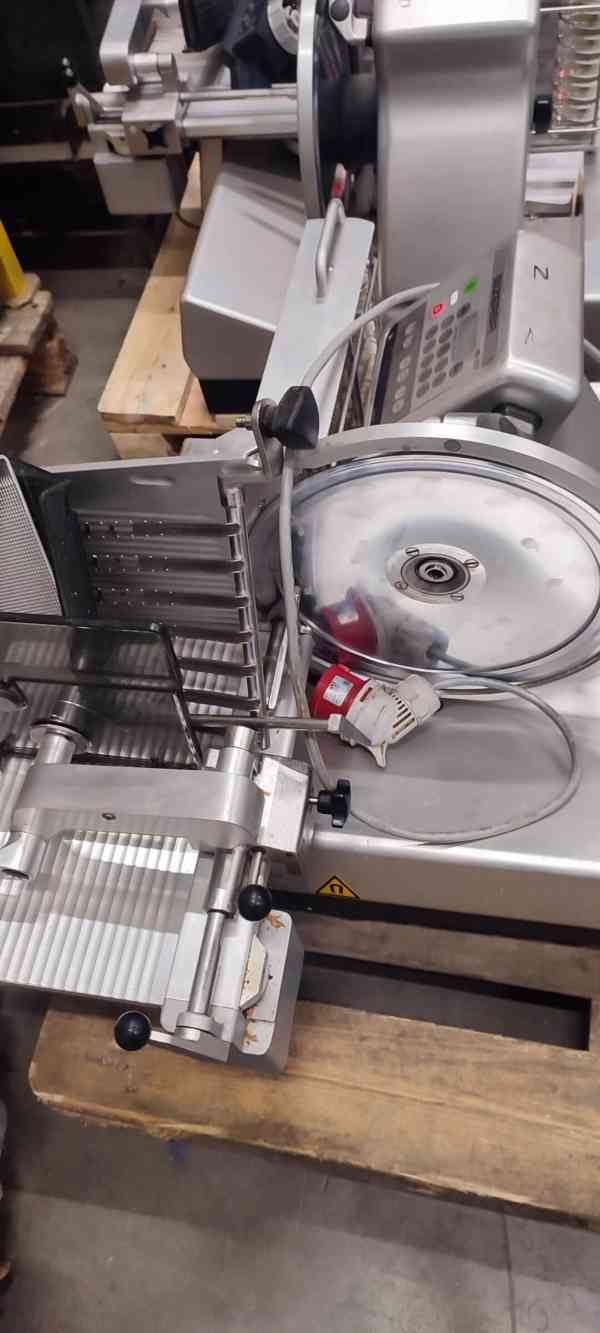 Nářezový stroj automatický - foto 10