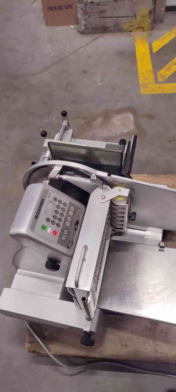 Nářezový stroj automatický - foto 11
