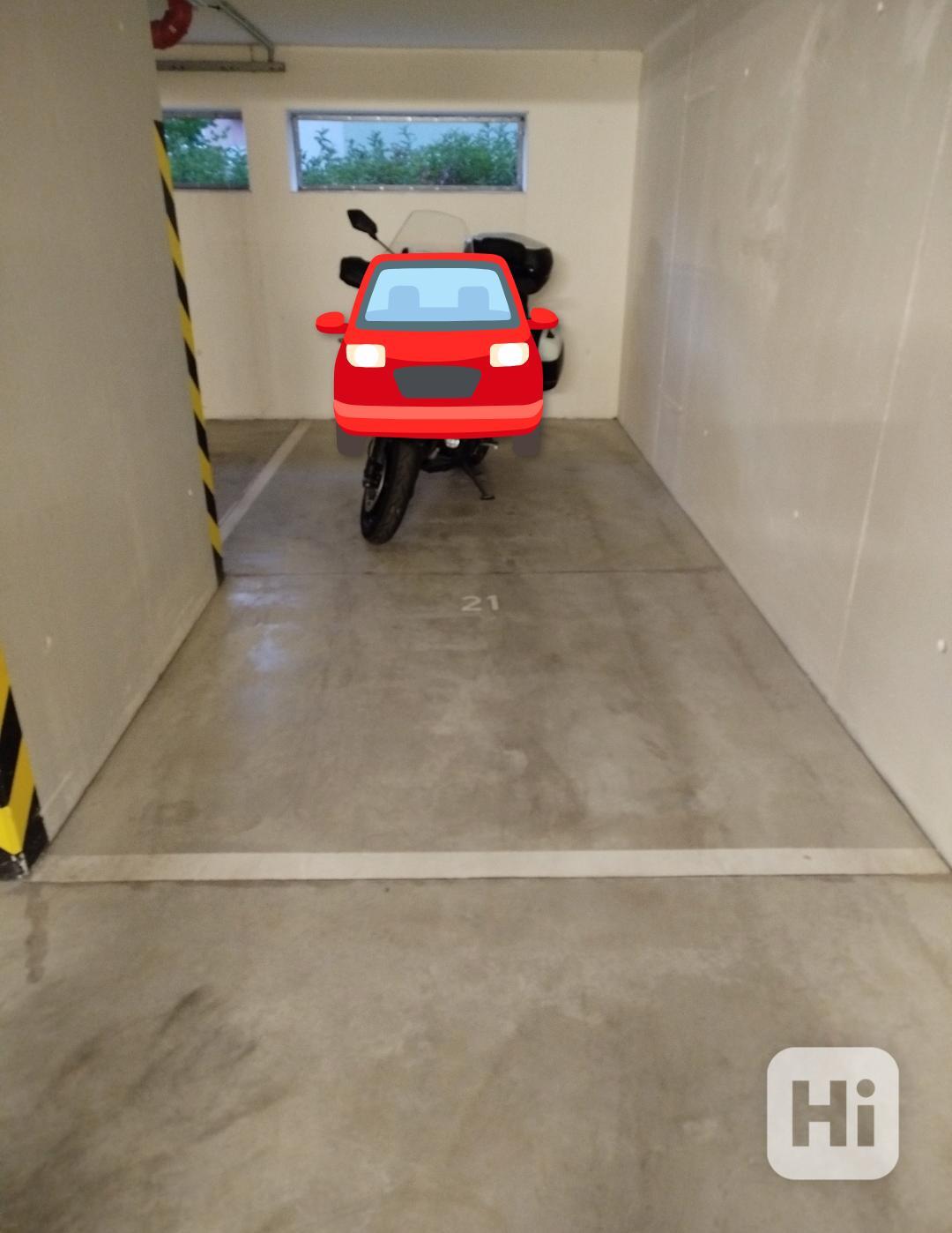 pronájem 1/2 garážového stání 6 m² Brno Žebětín Křepelčí - foto 1