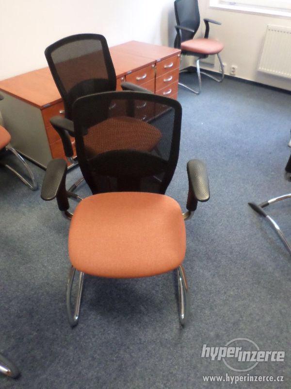 Polohovatelná ergonomická židle, levné - foto 2