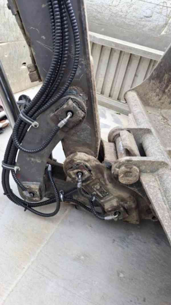 5t minibagr KLADIVO+ KLEŠTĚ 5lopat Volvo ECR50 - foto 6