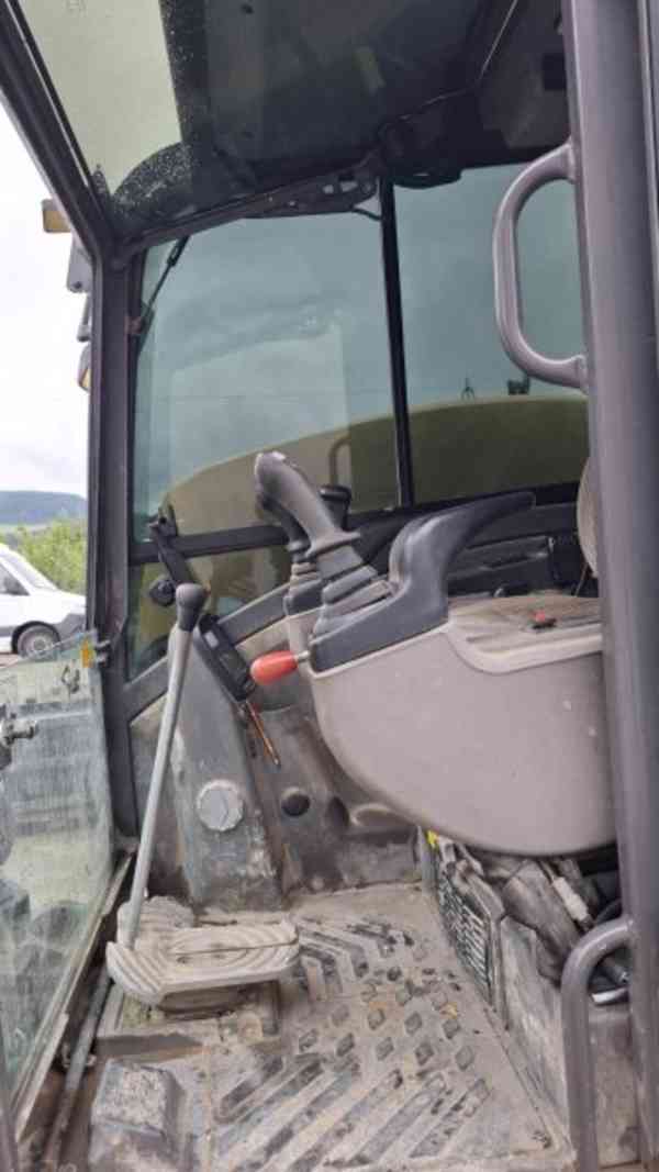 5t minibagr KLADIVO+ KLEŠTĚ 5lopat Volvo ECR50 - foto 9