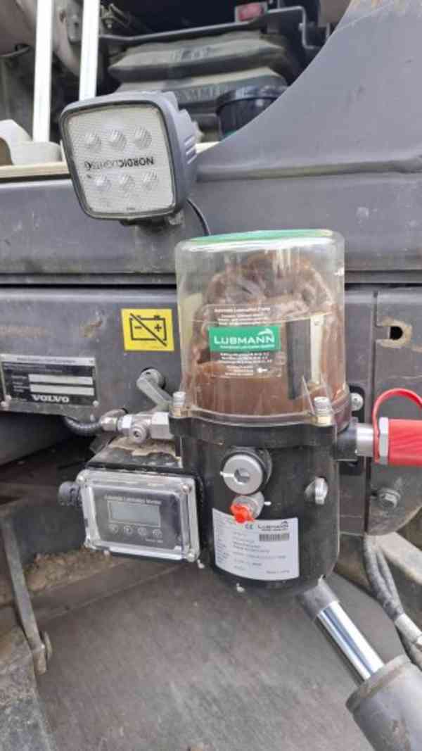 5t minibagr KLADIVO+ KLEŠTĚ 5lopat Volvo ECR50 - foto 7