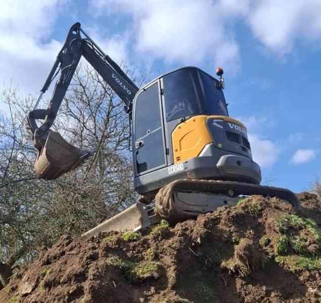 5t minibagr KLADIVO+ KLEŠTĚ 5lopat Volvo ECR50 - foto 2