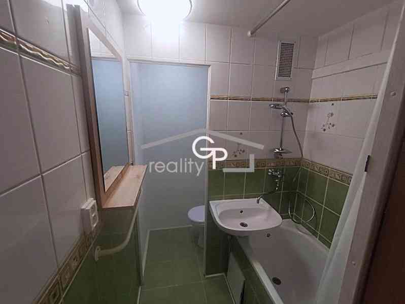 Pronájem 1+1 s fr. oknem, ul. Mánesova, Č. Budějovice - foto 5