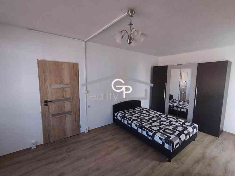 Pronájem 1+1 s fr. oknem, ul. Mánesova, Č. Budějovice - foto 4