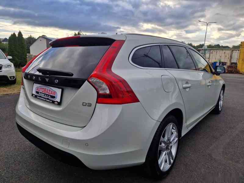 Volvo V60, 2.0 D3,TOP STAV,VÝBAVA - foto 6