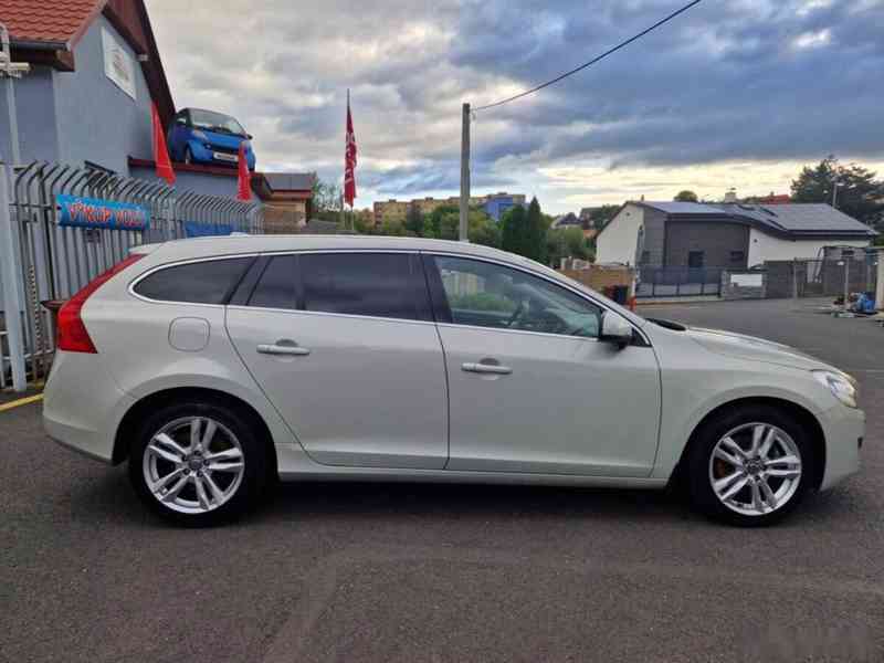 Volvo V60, 2.0 D3,TOP STAV,VÝBAVA - foto 7