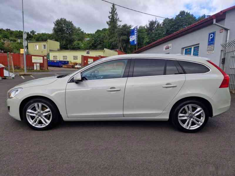 Volvo V60, 2.0 D3,TOP STAV,VÝBAVA - foto 2