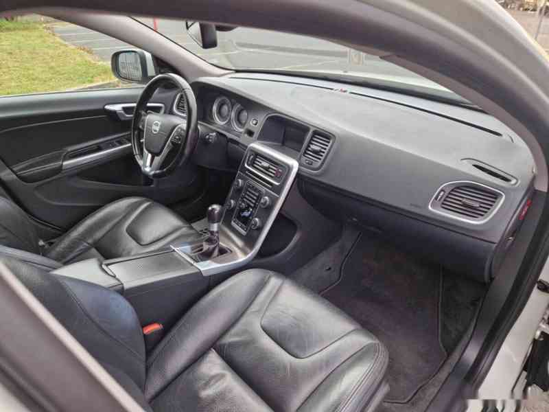 Volvo V60, 2.0 D3,TOP STAV,VÝBAVA - foto 17