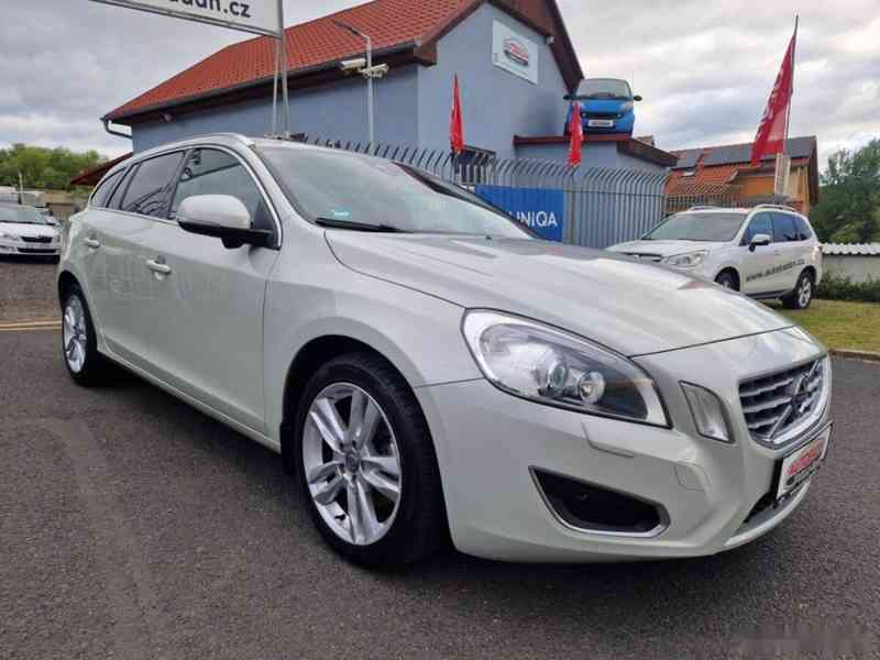 Volvo V60, 2.0 D3,TOP STAV,VÝBAVA - foto 8