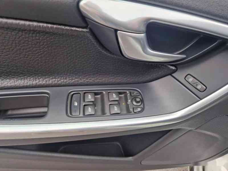 Volvo V60, 2.0 D3,TOP STAV,VÝBAVA - foto 11