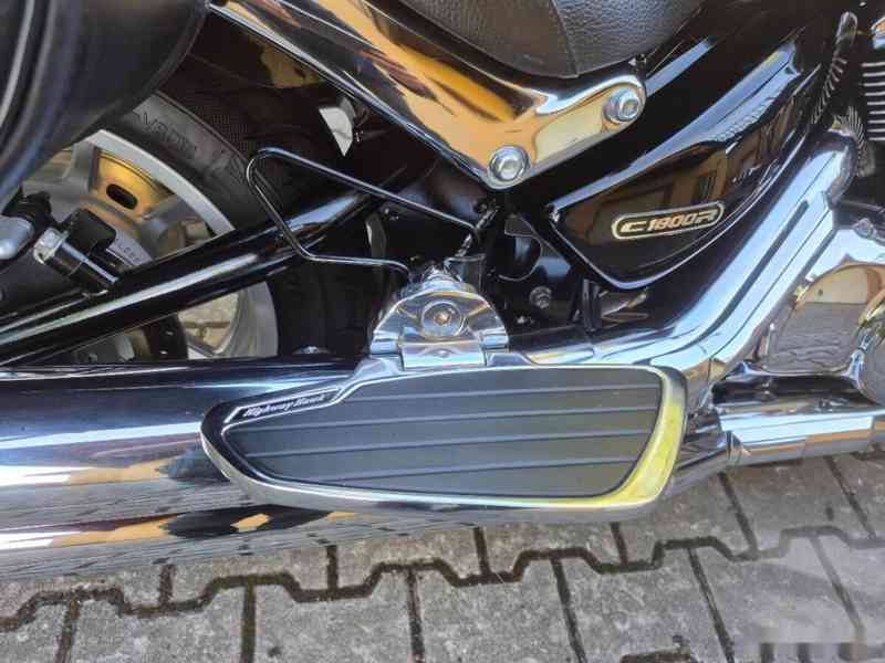 Suzuki Intruder C 1800 R - TOP STAV + VÝBAVA 229.000,- Kč - foto 17