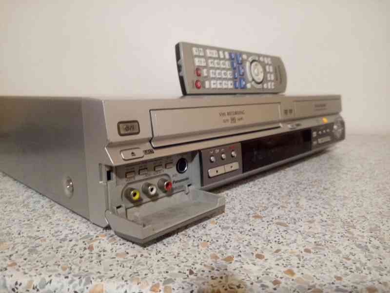 VHS/DVD rekordér Panasonic DMR-ES30 - foto 6