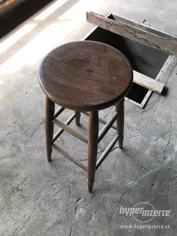 Barová židle, dřevěná, tmavá - více kusů - foto 1