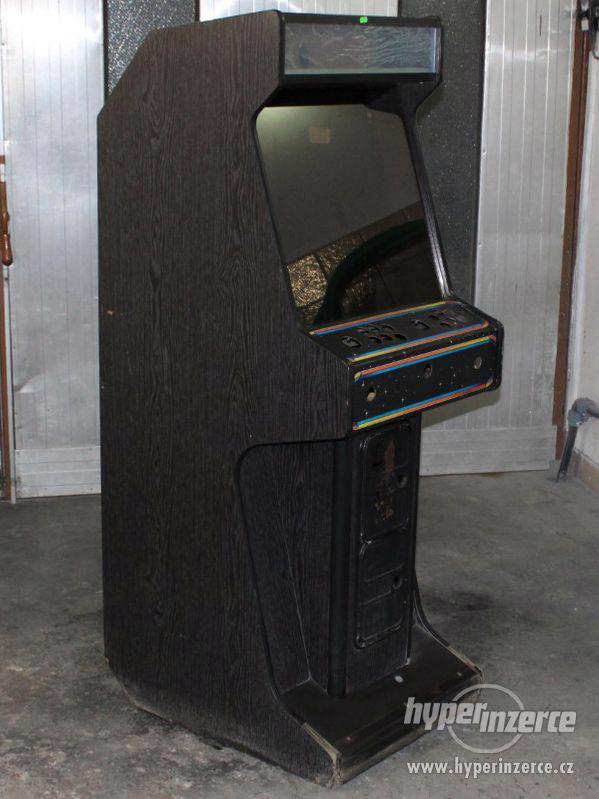 Zábavní herní hrací automat Leisure 2000 CUSTOM - foto 2