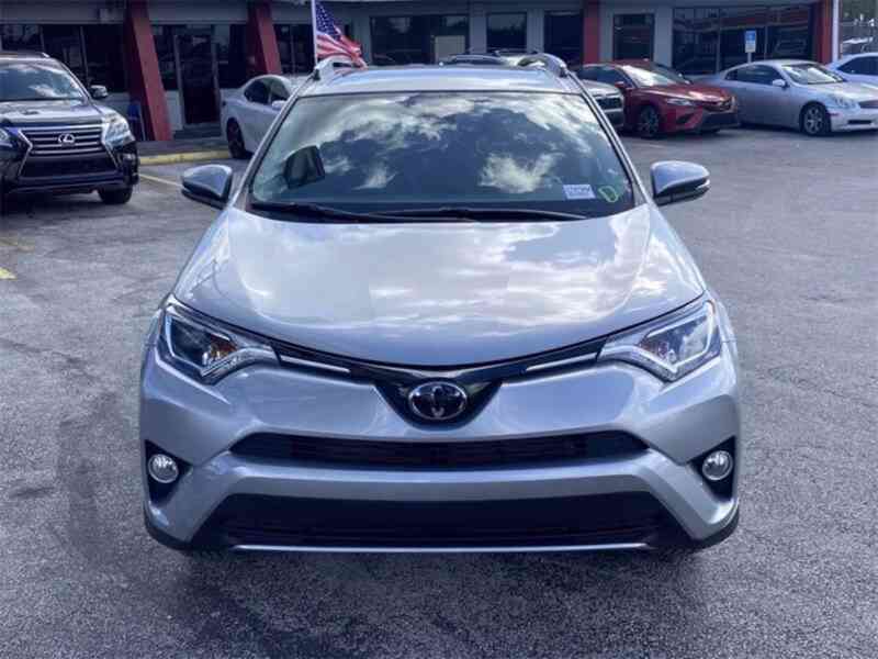 Čistá TOYOTA RAV4, rok výroby 2018 - foto 1