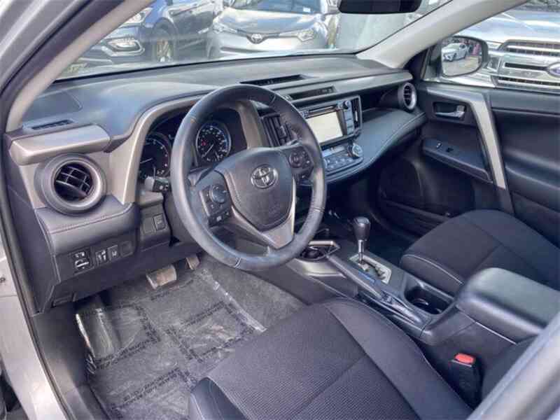 Čistá TOYOTA RAV4, rok výroby 2018 - foto 3