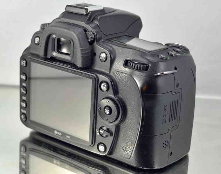 Nikon D90+AF-S 18-105mm  DX ED VR 11 000 Exp. - foto 6