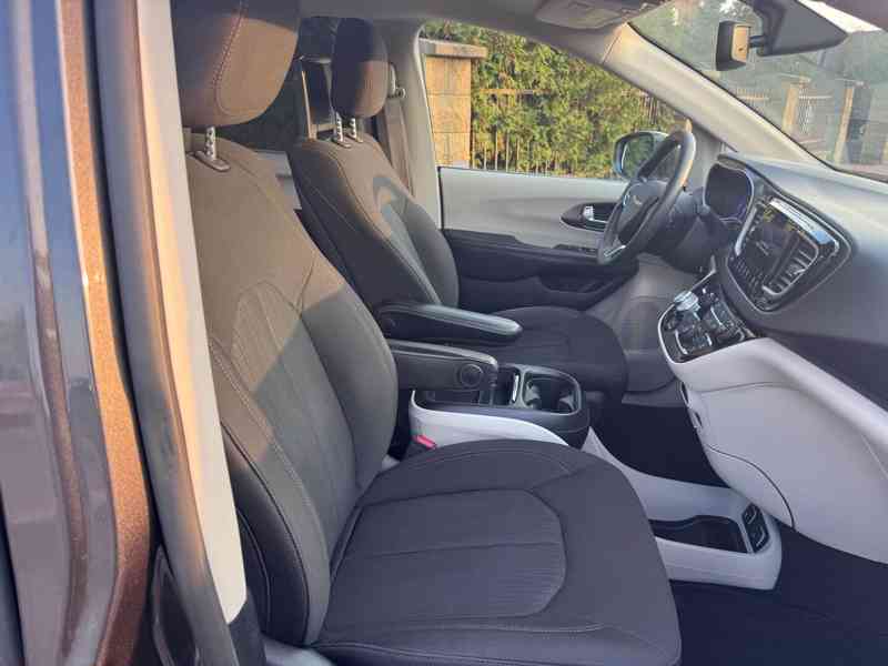 Chrysler Pacifica 3,6 Sunroof DVD S Type NEW 2020 - foto 10