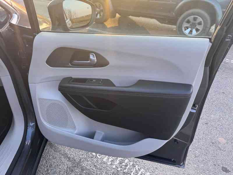 Chrysler Pacifica 3,6 Sunroof DVD S Type NEW 2020 - foto 11