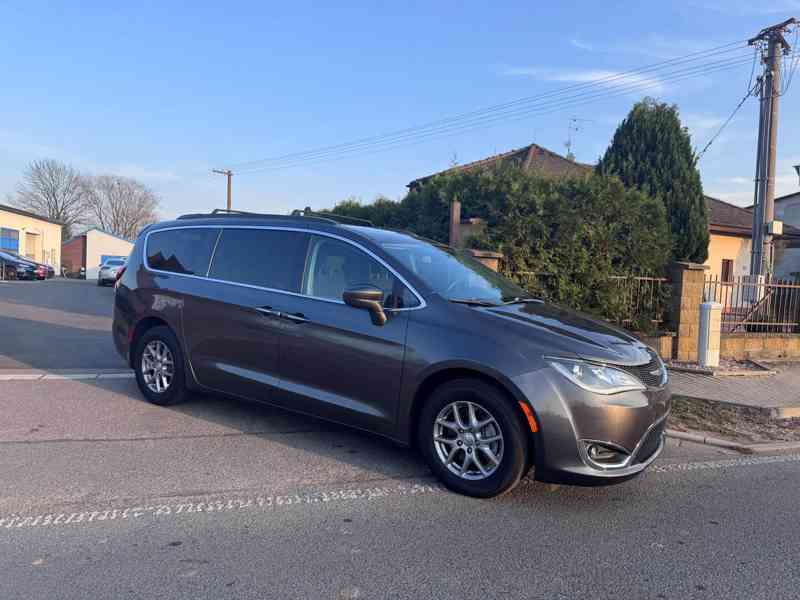 Chrysler Pacifica 3,6 Sunroof DVD S Type NEW 2020 - foto 1