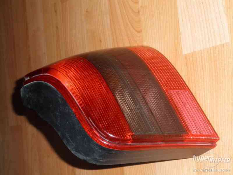 Pravý zadní světlomet Volkswagen Golf IV (1J) 97-03 - foto 1